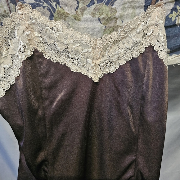 3/$25 Vintage Worthington Satin Chemise Cami in Ivory and Brown size XS - Picture 3 of 6